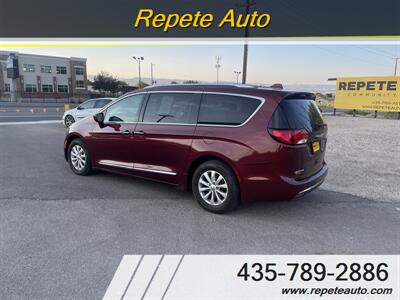 2018 Chrysler Pacifica Touring L   - Photo 2 - Vernal, UT 84078