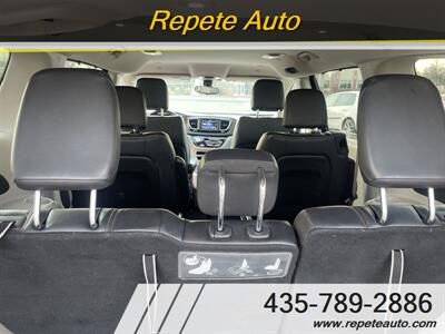 2018 Chrysler Pacifica Touring L   - Photo 10 - Vernal, UT 84078