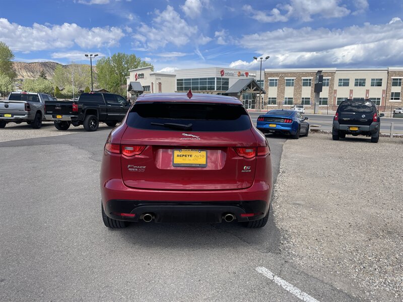 2019 Jaguar F-PACE photo 3
