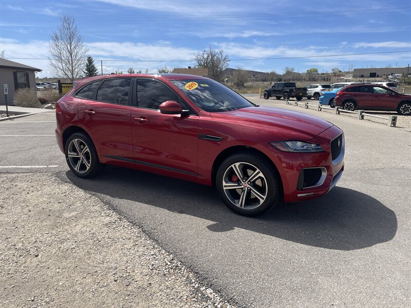 2019 Jaguar F-PACE photo 5