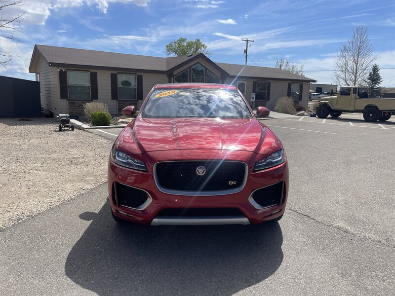 2019 Jaguar F-PACE photo 6