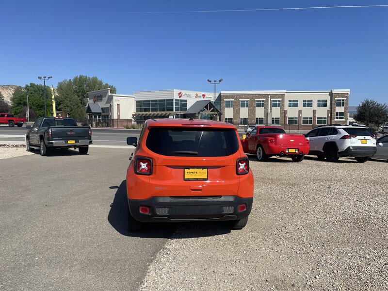 2021 Jeep Renegade photo 3