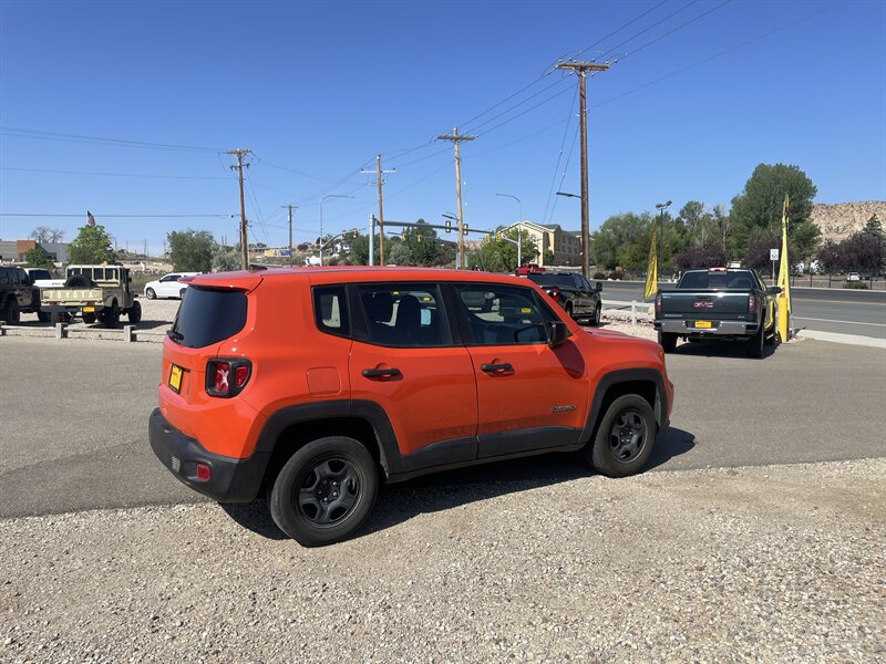 2021 Jeep Renegade photo 4