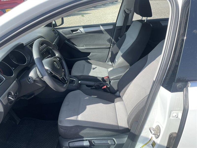 2017 Volkswagen Jetta photo 7