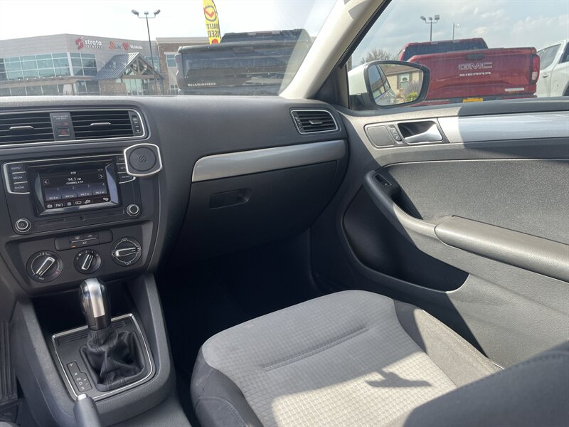 2017 Volkswagen Jetta photo 10