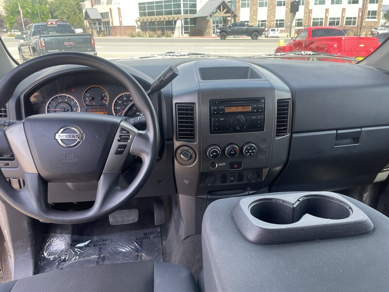 2013 Nissan Titan photo 9