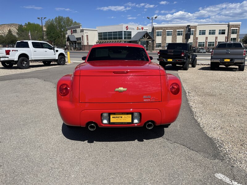 2003 Chevrolet SSR photo 3