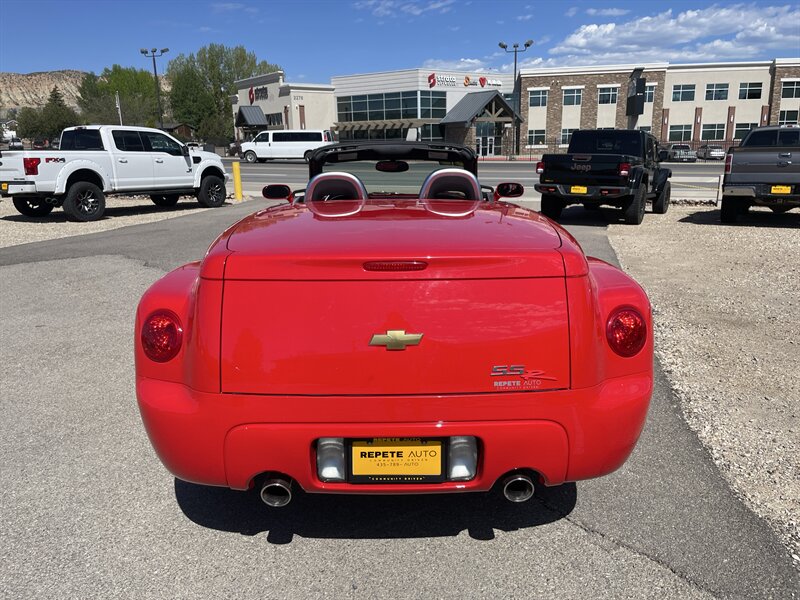 2003 Chevrolet SSR photo 12