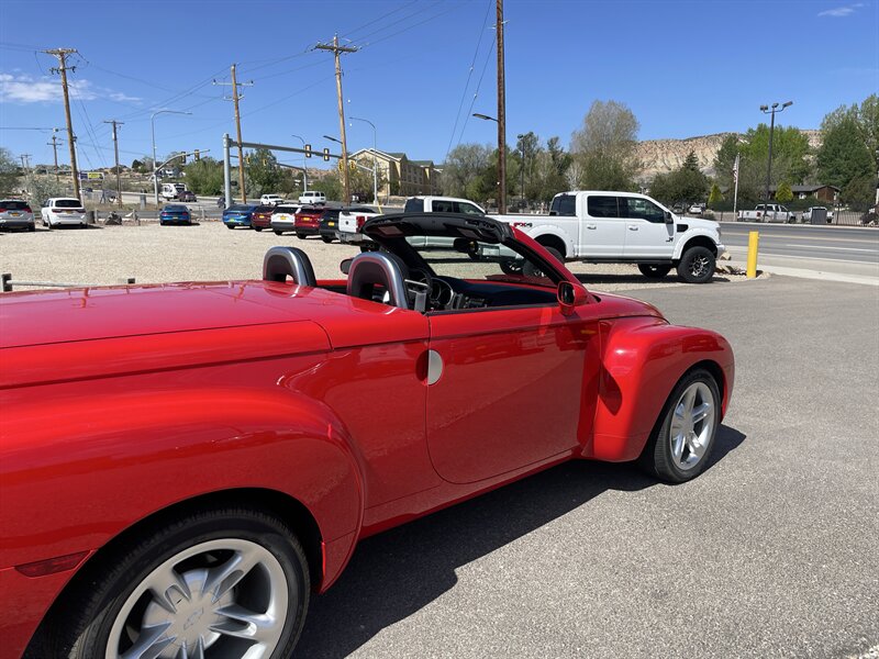 2003 Chevrolet SSR photo 13