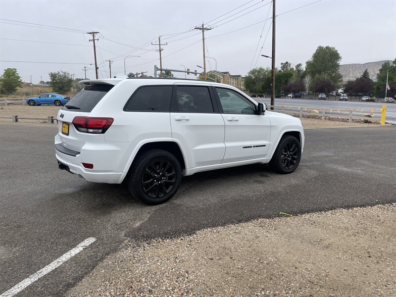2021 Jeep Grand Cherokee photo 4