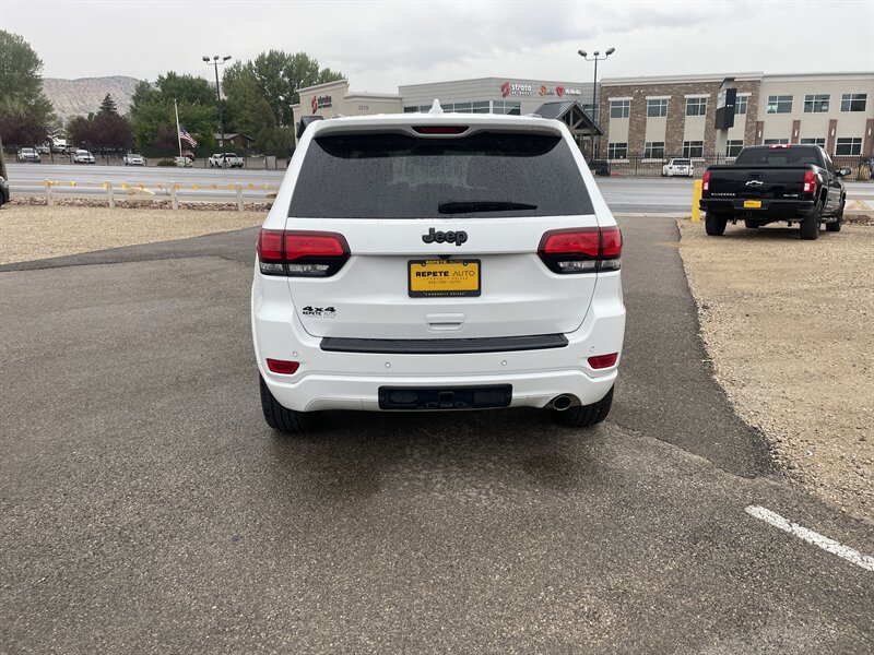 2021 Jeep Grand Cherokee photo 3