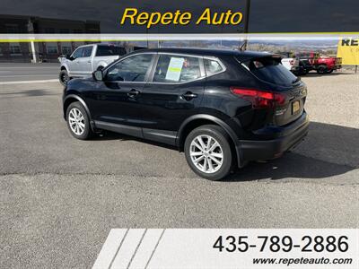 2017 Nissan Rogue Sport S   - Photo 2 - Vernal, UT 84078