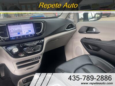 2023 Chrysler Pacifica Touring L   - Photo 11 - Vernal, UT 84078