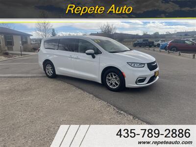 2023 Chrysler Pacifica Touring L   - Photo 5 - Vernal, UT 84078