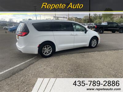 2023 Chrysler Pacifica Touring L   - Photo 4 - Vernal, UT 84078
