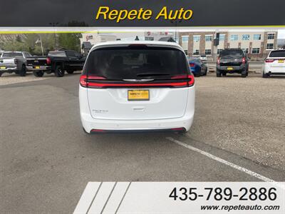 2023 Chrysler Pacifica Touring L   - Photo 3 - Vernal, UT 84078