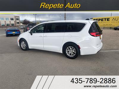 2023 Chrysler Pacifica Touring L   - Photo 2 - Vernal, UT 84078