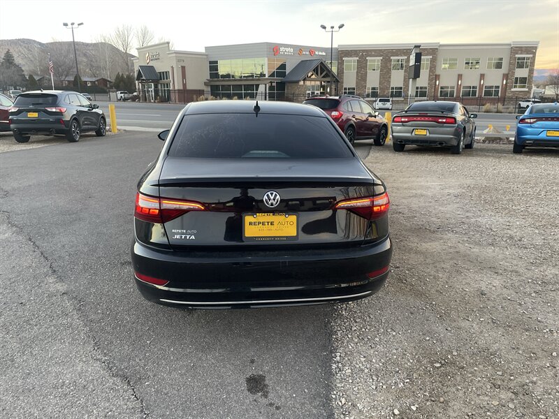2021 Volkswagen Jetta photo 3