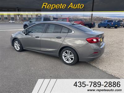 2019 Chevrolet Cruze LT   - Photo 2 - Vernal, UT 84078