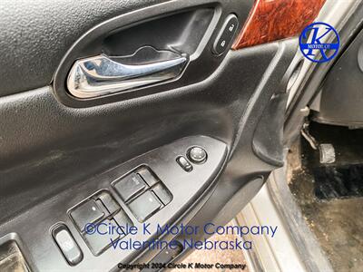 2008 Chevrolet Impala LT   - Photo 16 - Valentine, NE 69201