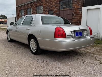 2003 Lincoln Town Car Signature   - Photo 3 - Valentine, NE 69201