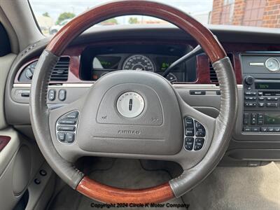 2003 Lincoln Town Car Signature   - Photo 10 - Valentine, NE 69201