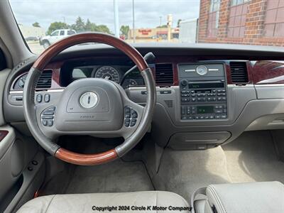 2003 Lincoln Town Car Signature   - Photo 9 - Valentine, NE 69201
