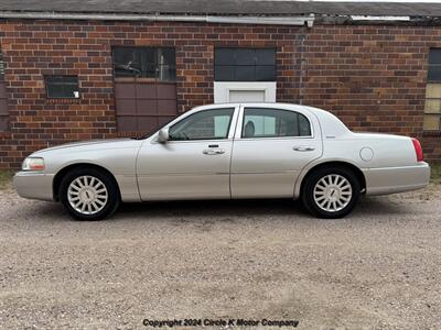 2003 Lincoln Town Car Signature   - Photo 2 - Valentine, NE 69201