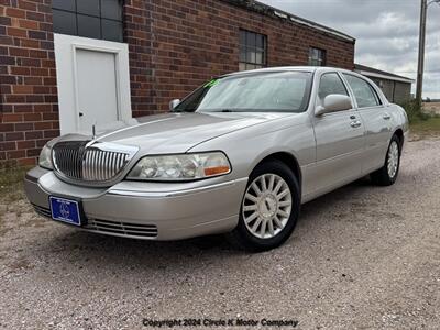 2003 Lincoln Town Car Signature Sedan