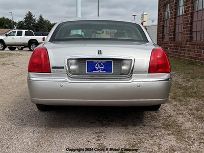 2003 Lincoln Town Car Signature   - Photo 4 - Valentine, NE 69201