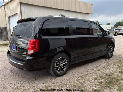 2017 Dodge Grand Caravan SXT - Photo 5 - Valentine, NE 69201