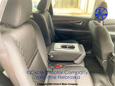 2019 Nissan Rogue SV   - Photo 13 - Valentine, NE 69201