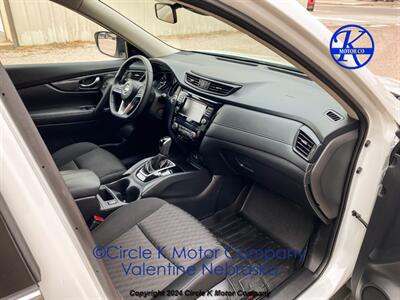 2019 Nissan Rogue SV   - Photo 16 - Valentine, NE 69201