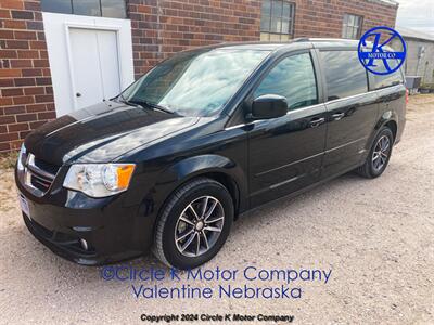 2017 Dodge Grand Caravan SXT   - Photo 2 - Valentine, NE 69201