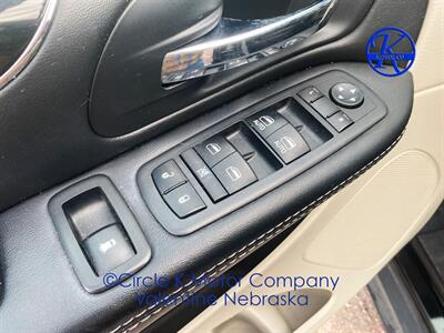 2017 Dodge Grand Caravan SXT   - Photo 18 - Valentine, NE 69201