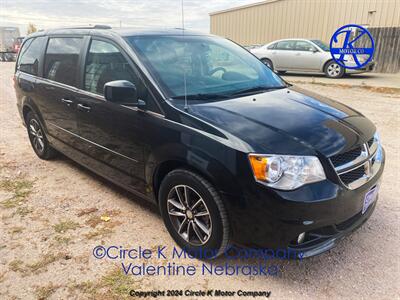 2017 Dodge Grand Caravan SXT   - Photo 4 - Valentine, NE 69201