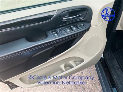 2017 Dodge Grand Caravan SXT   - Photo 17 - Valentine, NE 69201