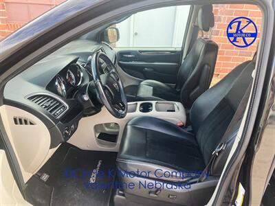 2017 Dodge Grand Caravan SXT   - Photo 8 - Valentine, NE 69201