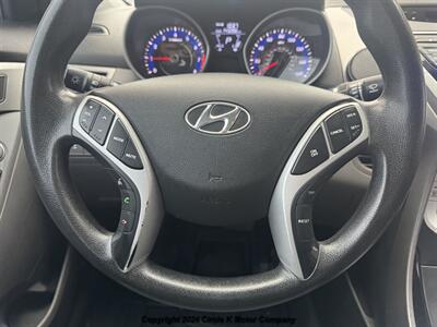 2012 Hyundai ELANTRA GLS - Photo 10 - Valentine, NE 69201