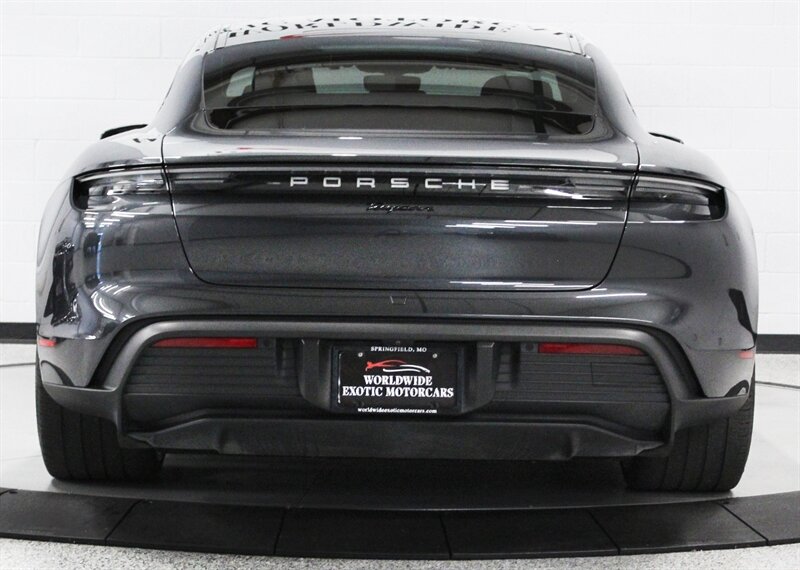 2022 Porsche Taycan photo 7