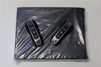 2022 Porsche Taycan   - Photo 27 - Springfield, MO 65802