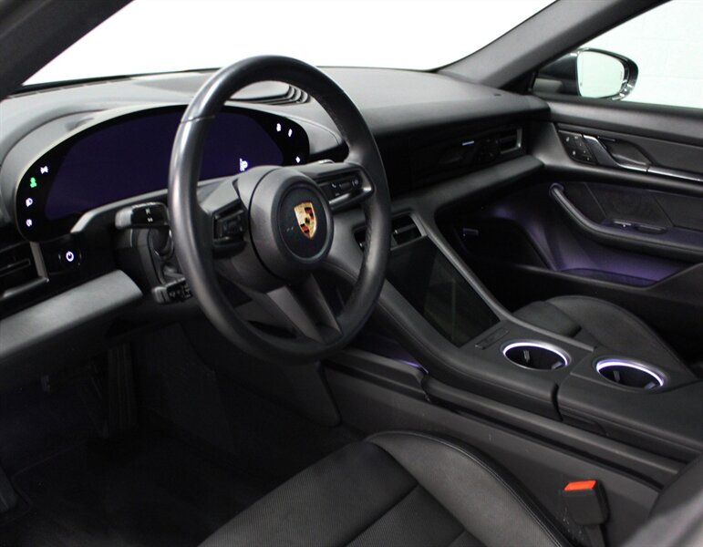 2022 Porsche Taycan photo 13