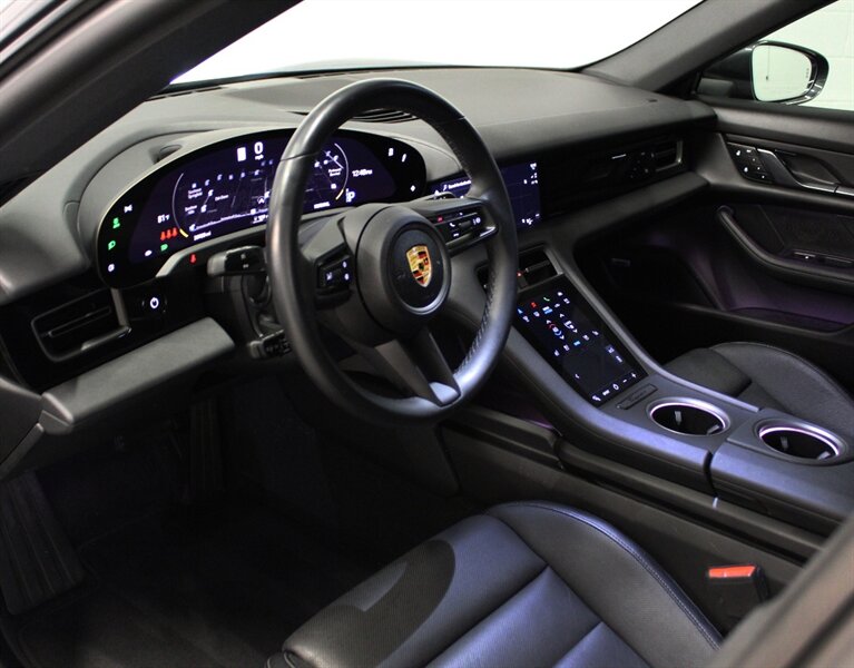 2022 Porsche Taycan photo 15