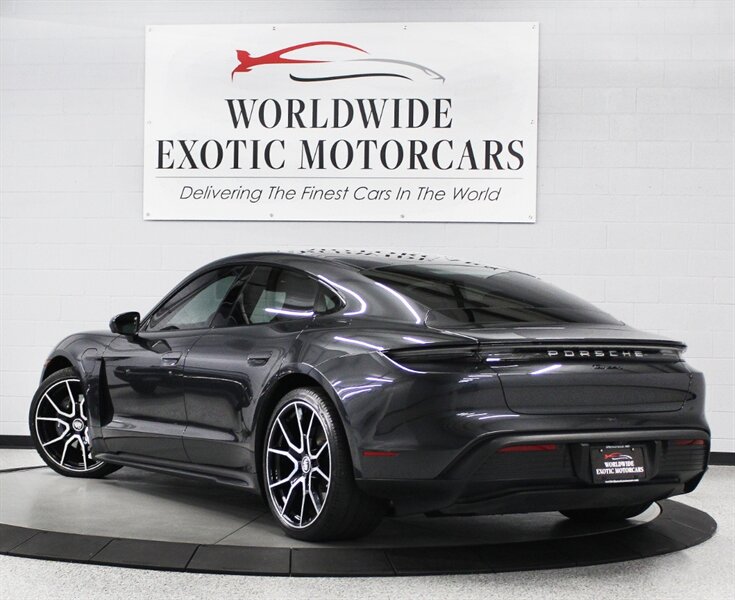 2022 Porsche Taycan photo 6