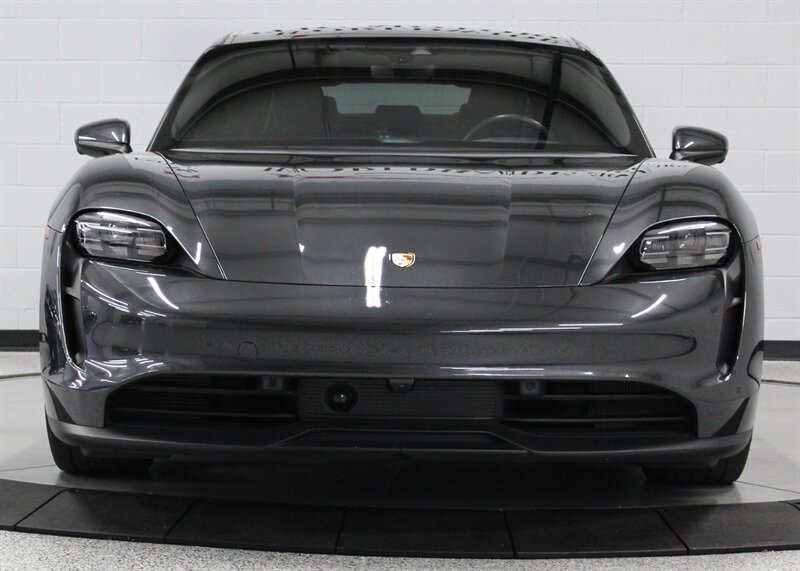 2022 Porsche Taycan photo 2