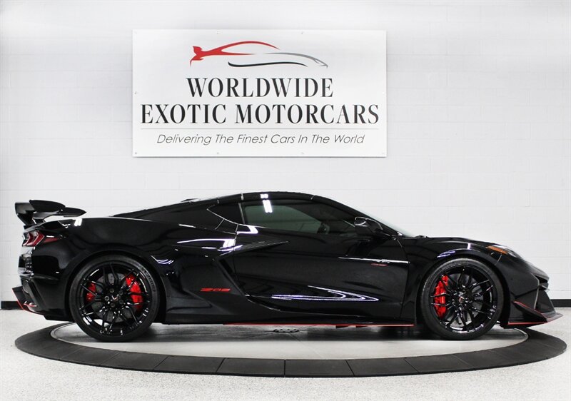 2023 Chevrolet Corvette Z06 3LZ photo 3