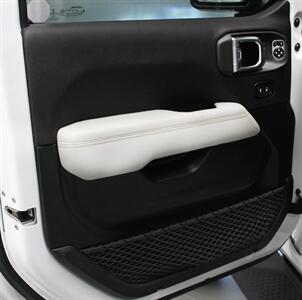 2023 Jeep Wrangler Sahara  High Altitude - Photo 23 - Springfield, MO 65802