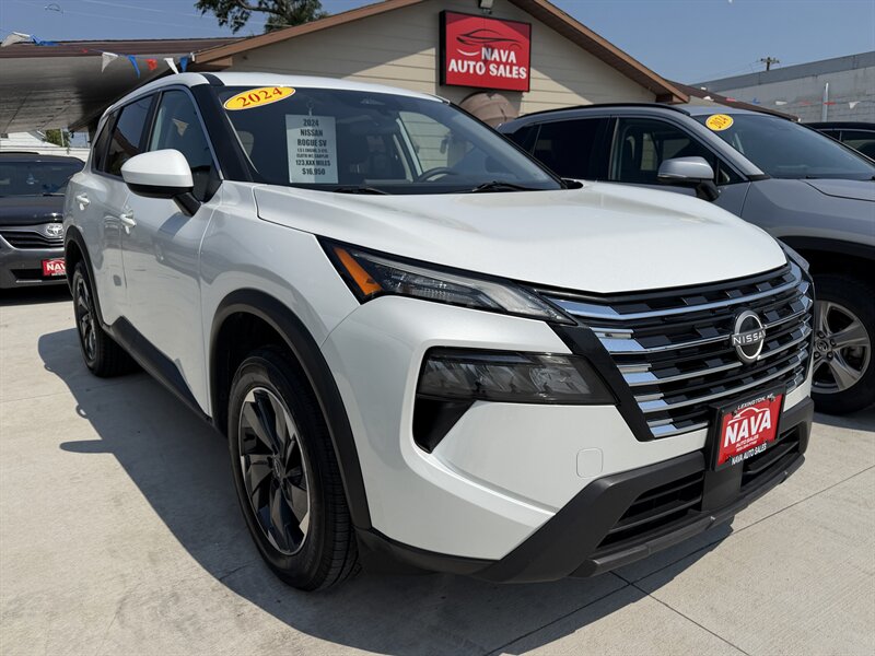 2024 Nissan Rogue SV  