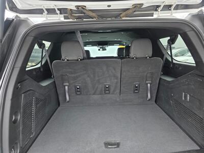 2023 GMC Yukon XL SLT   - Photo 7 - Lexington, NE 68850