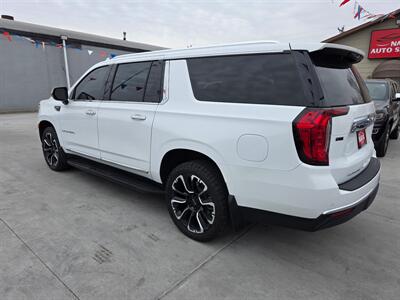 2023 GMC Yukon XL SLT   - Photo 3 - Lexington, NE 68850